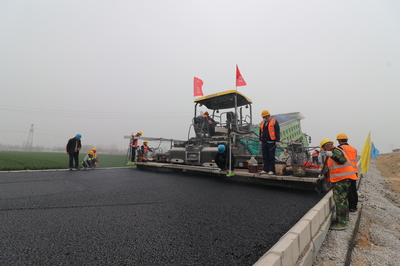 通車倒計時！董梁高速寧梁段全線啟動作業，路橋附屬工程助力高效完工